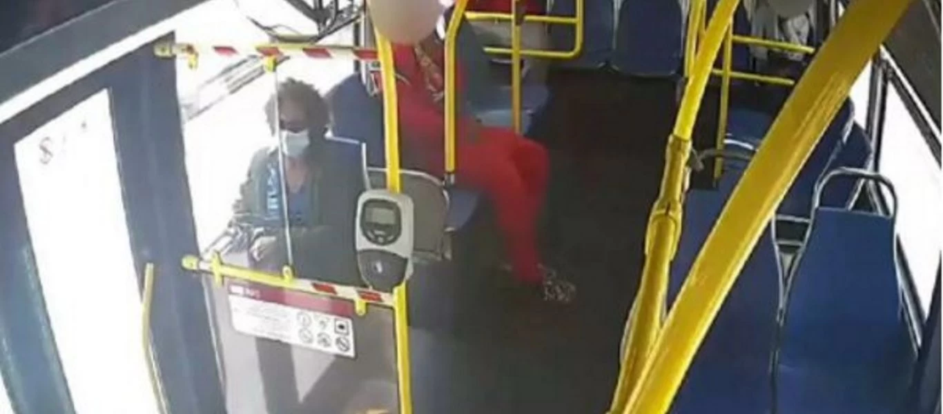 ΗΠΑ: Νεαρός έβαλε φωτιά στα μαλλιά ηλικιωμένης μέσα σε λεωφορείο (βίντεο)